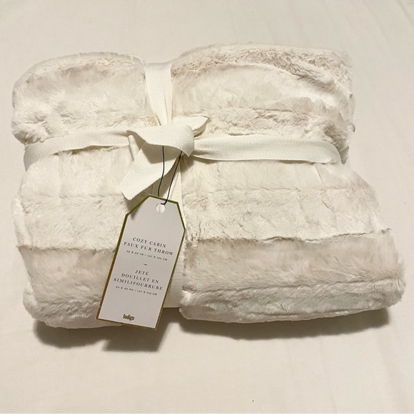 Indigo Cozy Cabin Faux Fur Throw 50” x 60” - Picture 16 of 16